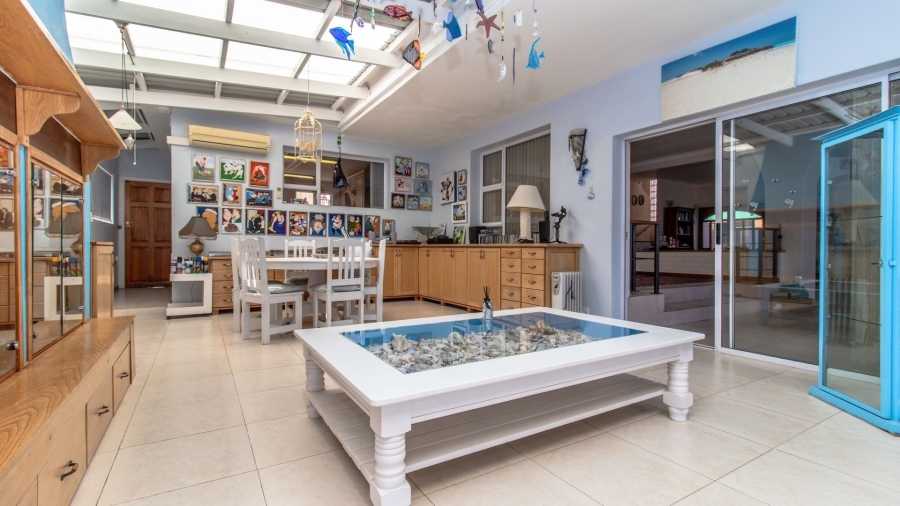 5 Bedroom Property for Sale in Sandbaai Western Cape